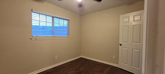 Building Photo - 5244 Larcade Dr