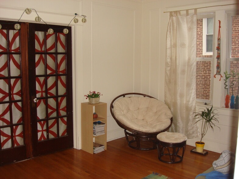 Building Photo - 216 Denison St