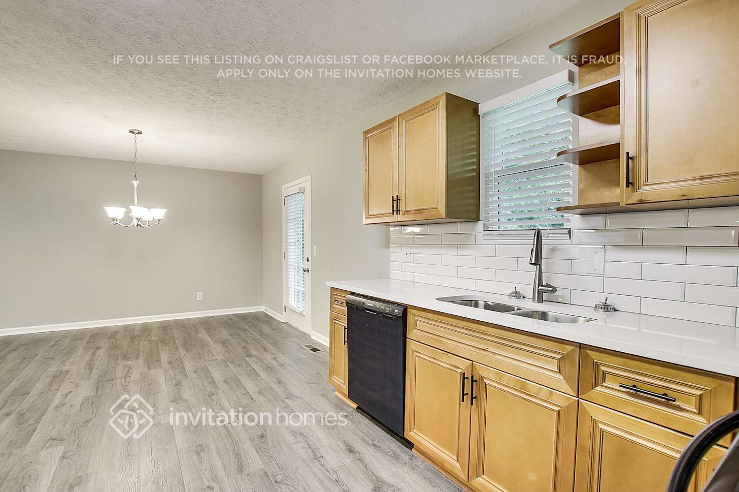 Building Photo - 6165 Queens Rd