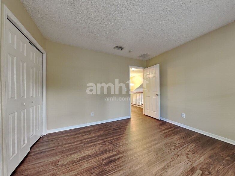 Building Photo - 17756 Oak Bridge St