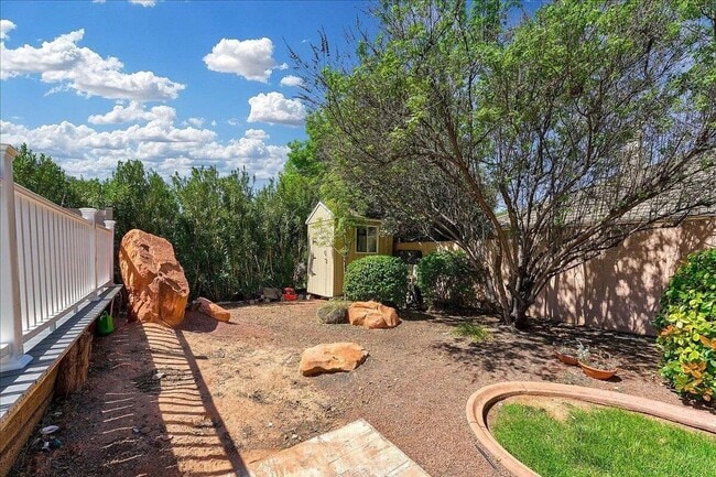 Building Photo - Expansive 5 Bedroom Home in St. George!