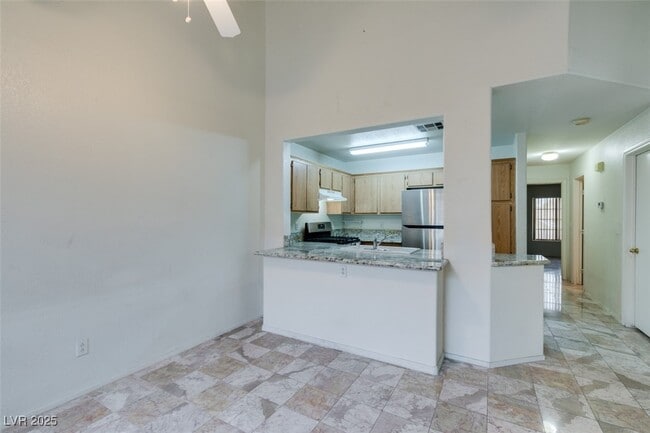 Building Photo - 48 Belle Essence Ave