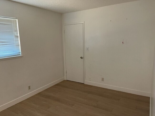 Building Photo - 3329-3331 Routier Rd