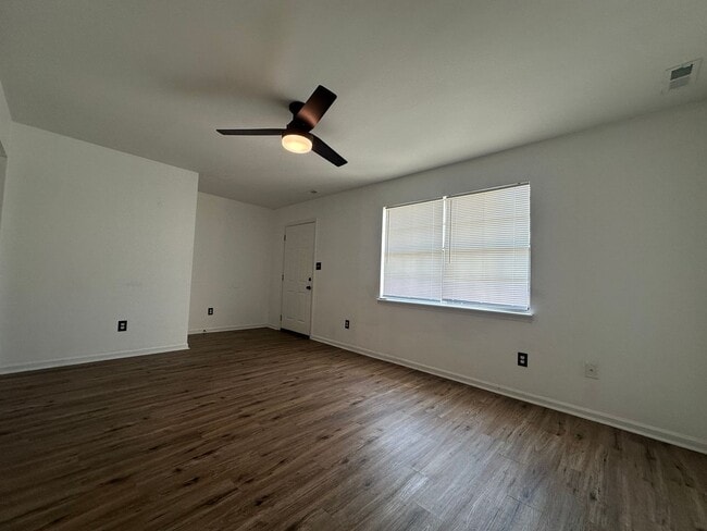 Building Photo - 414 Myrtlewood Cir