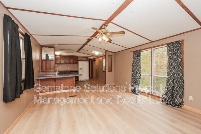 Building Photo - 5576 Hargrove Rd