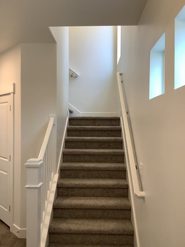 Building Photo - MAKE YOUR FIRST RENT PAYMENT UNTIL 2026-New Construction Townhome Located in Prime Saratoga Sprin...