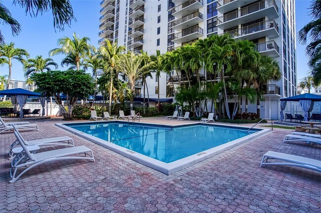 Building Photo - 3031 N Ocean Blvd