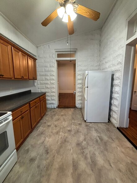 Kitchen - 1902 Barnard St