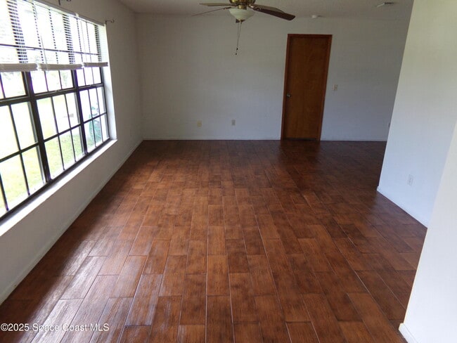 Building Photo - 1540 Fairlee Ave NW