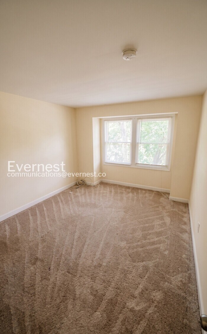 Building Photo - 12135 Salemtown Dr