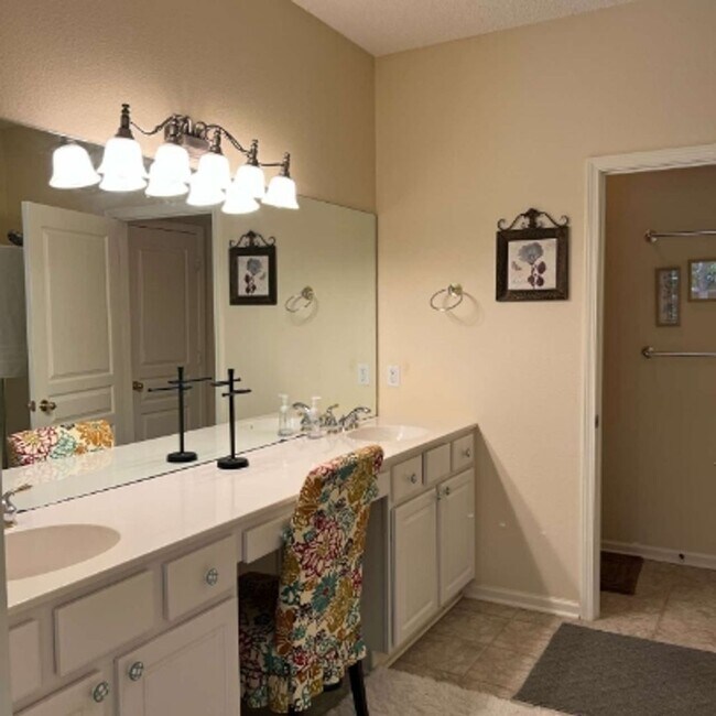 Building Photo - 133 Stratford Village Way