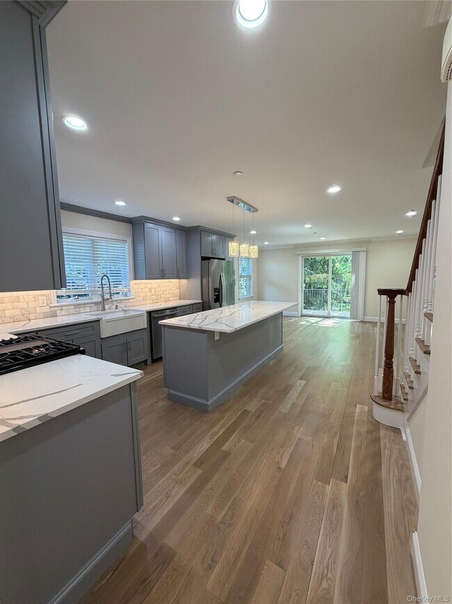 Building Photo - 94 Thatcher Ave