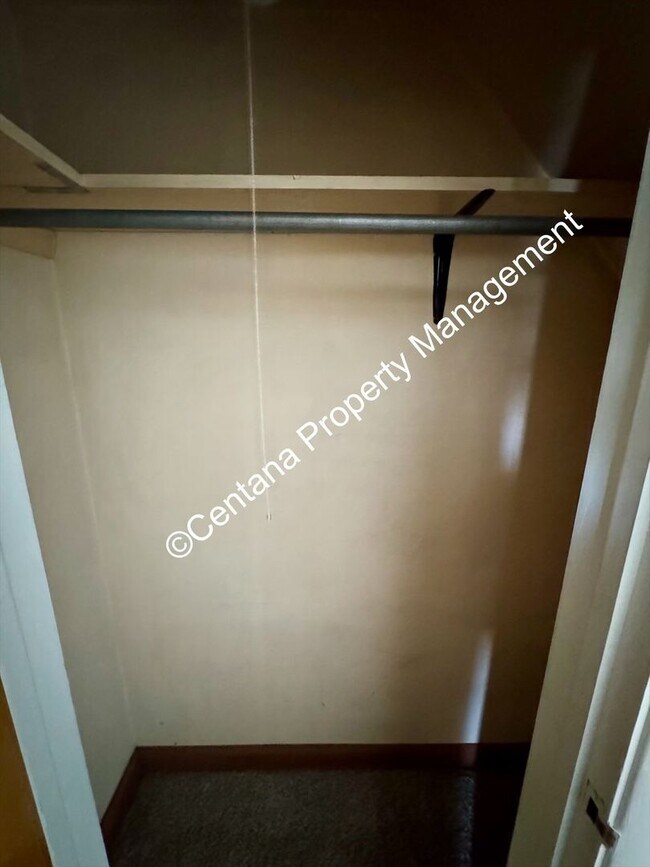 Building Photo - $500 off first months rent on 3 bed 2 bath...