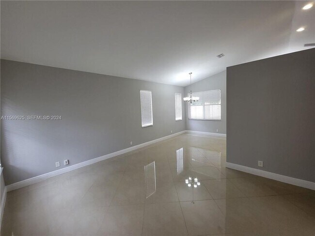 Building Photo - 928 Falling Water Rd