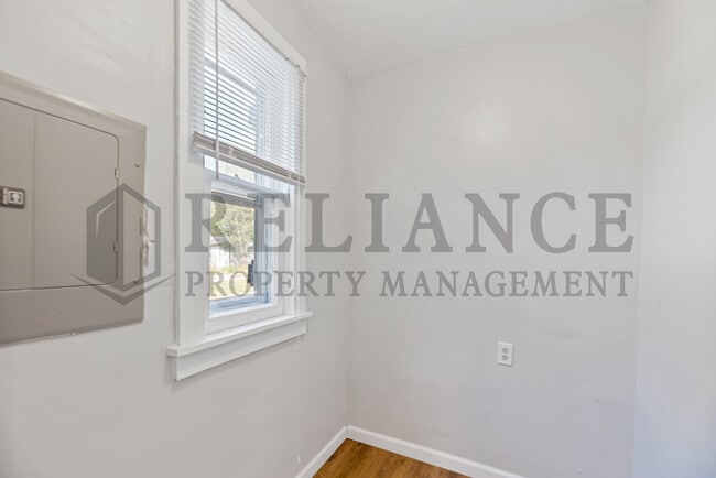 Building Photo - 421 N Meridian Ave