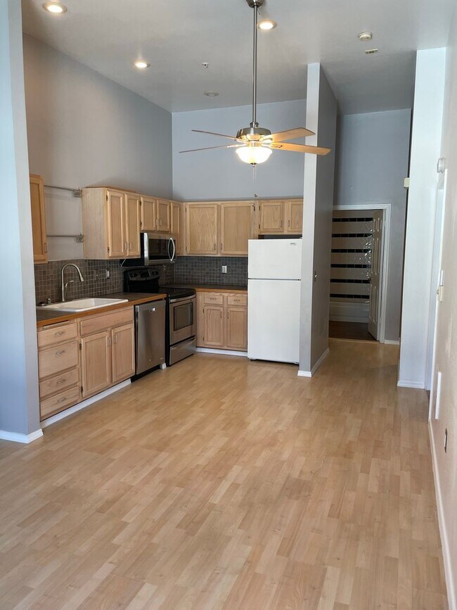 Building Photo - 1Bd/1Ba Seattle Condo