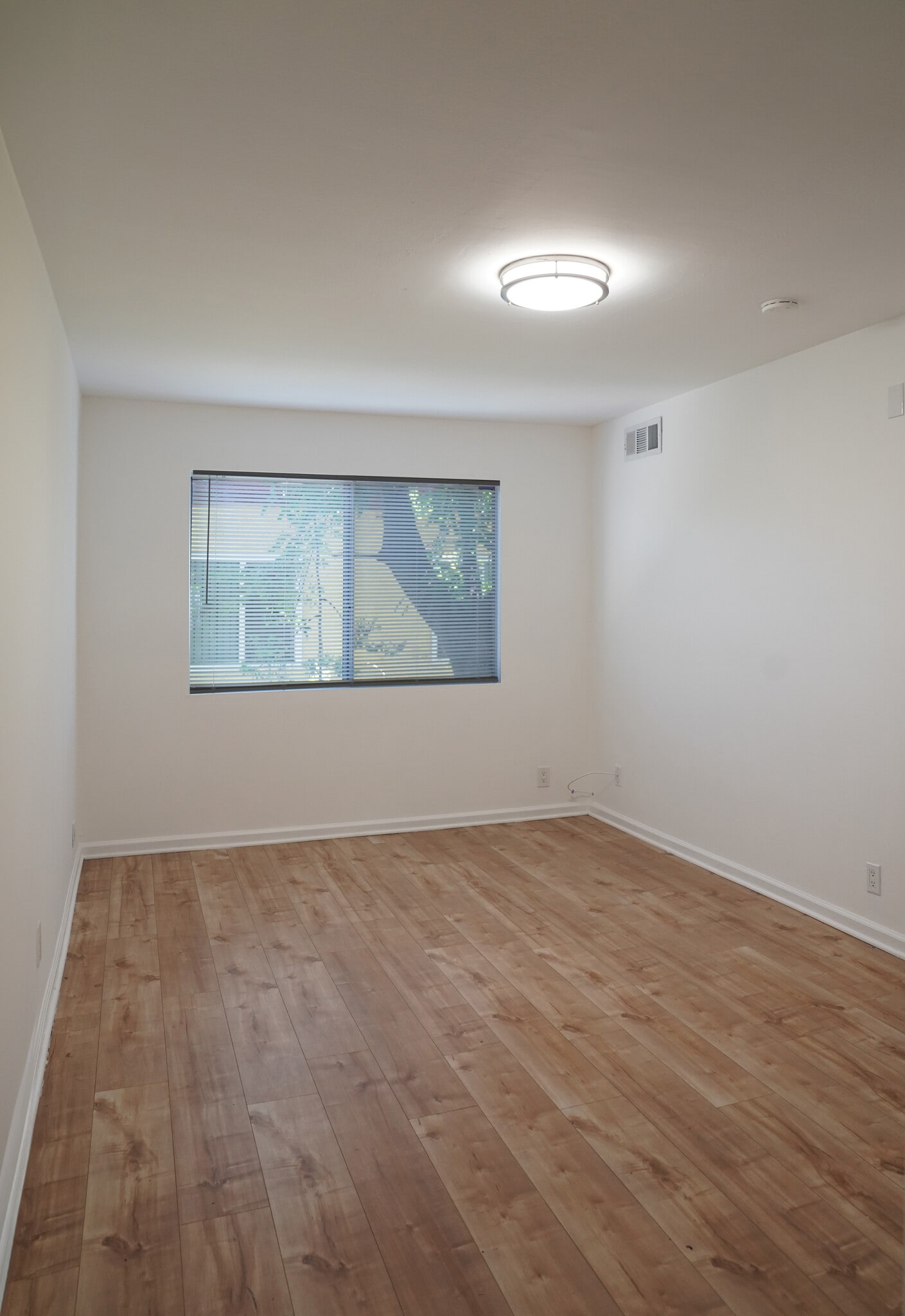 Building Photo - 7254 Vassar Ave