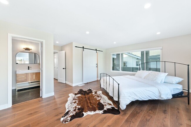Building Photo - Costa Mesa, Panoramic Views, Pool - Fully ...