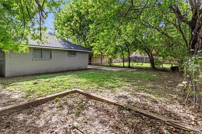 Building Photo - 4514 Oak Shadows Dr