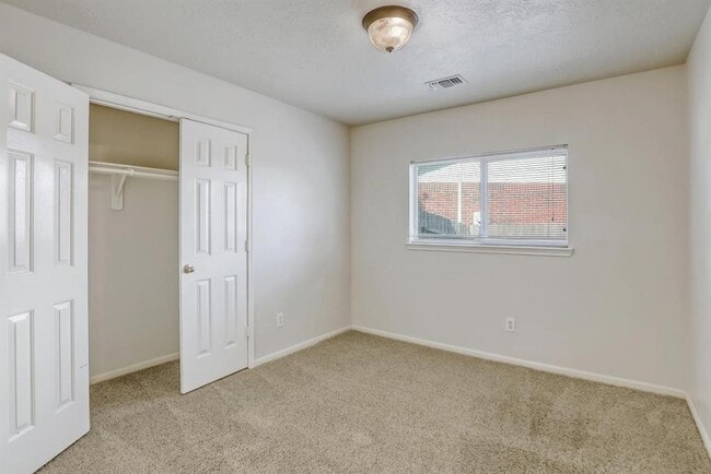 Building Photo - 1526 Rogers Lake Ln