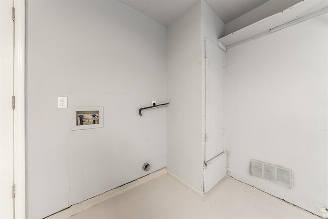 Building Photo - 10429 Firethorn Ln