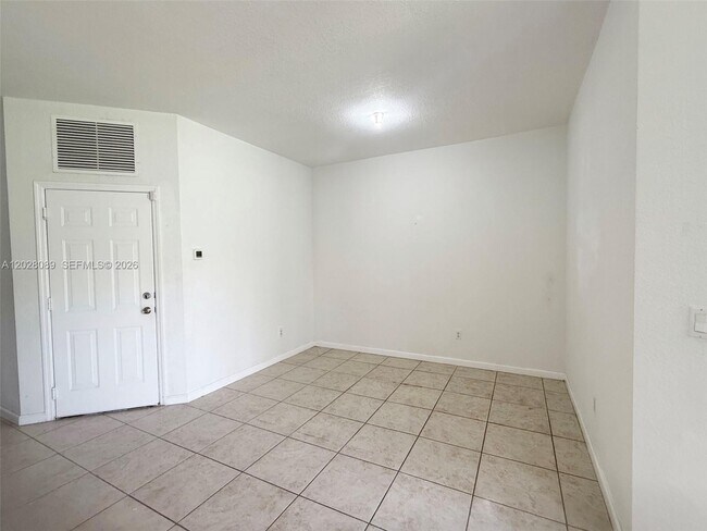 Building Photo - 662 NE 21st Terrace