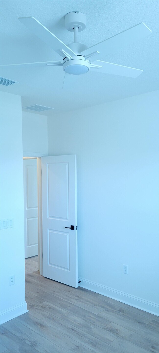 Building Photo - 214 Santos Ln