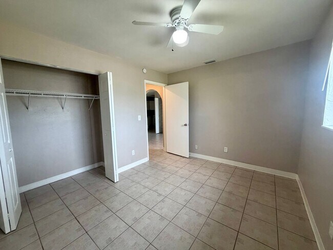 Building Photo - 712 SW 3rd Ct