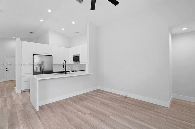 Building Photo - 824 Sand Creek Cir