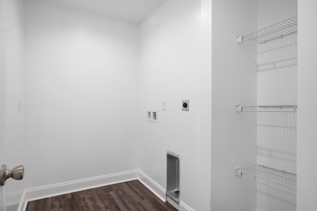 Building Photo - 445 Skylar Dr