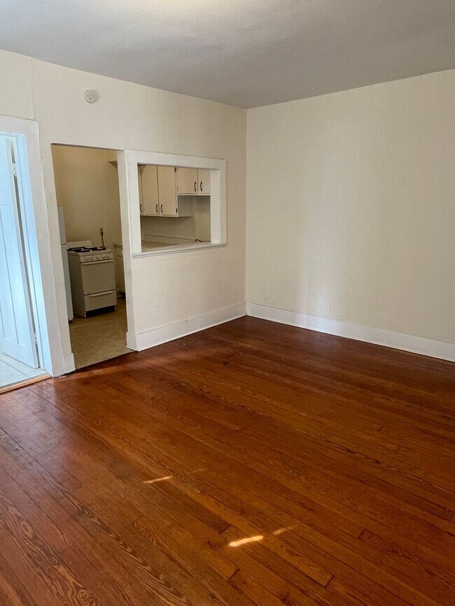 Building Photo - 1BD/1BA Uptown!