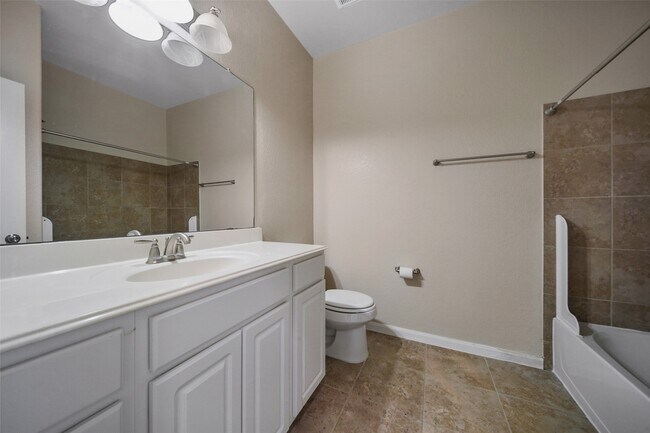 Building Photo - 25208 Forest Ledge Dr