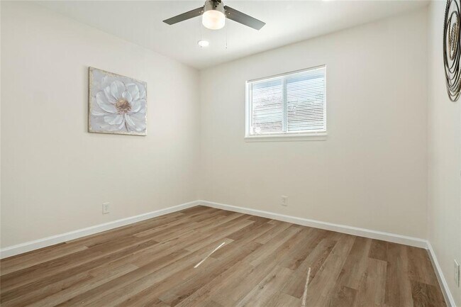 Building Photo - 4913 Hawk Cv