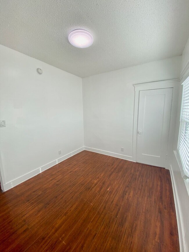 Building Photo - 2919 Van Buren Pl