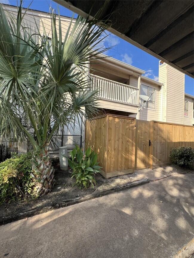 Building Photo - 9522 Pagewood Ln