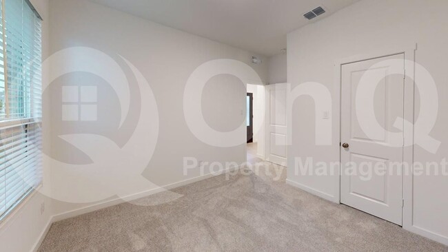 Building Photo - 726 Madrono Dr