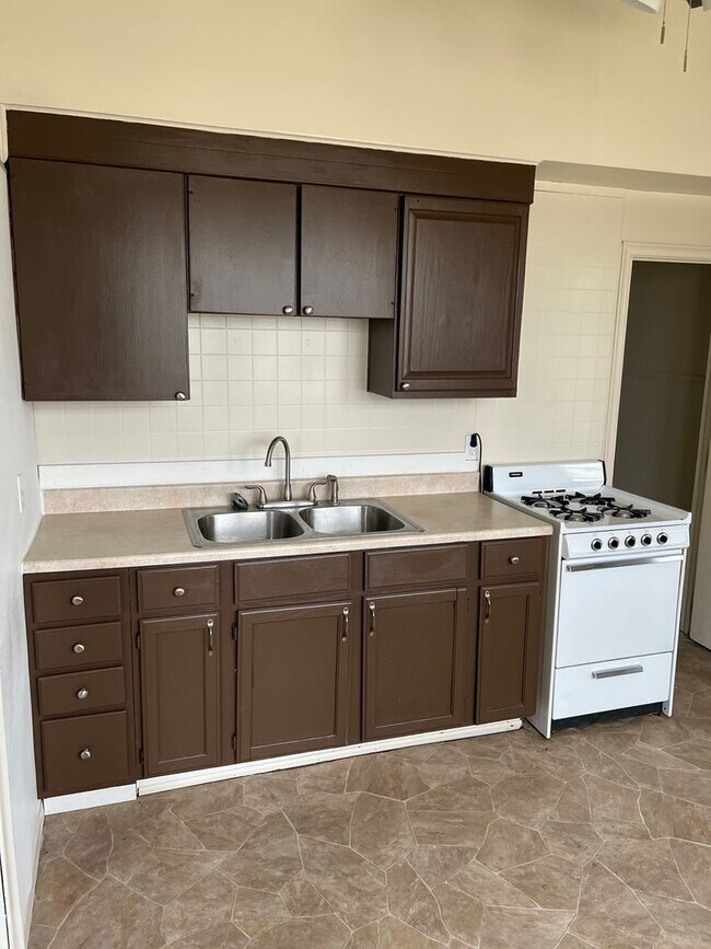 Building Photo - 1BR/1BA Apartment in Multi-Family Unit