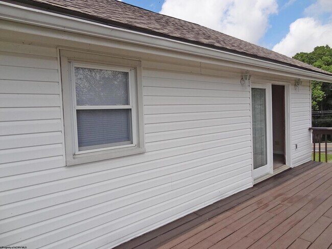 Building Photo - 2726 Stewartstown Rd