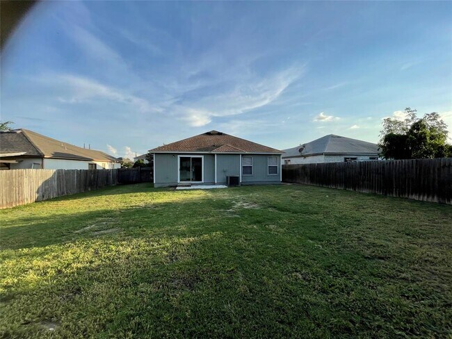 Building Photo - 2911 Donnell Dr
