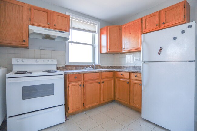Building Photo - 2417 W Farragut-3A