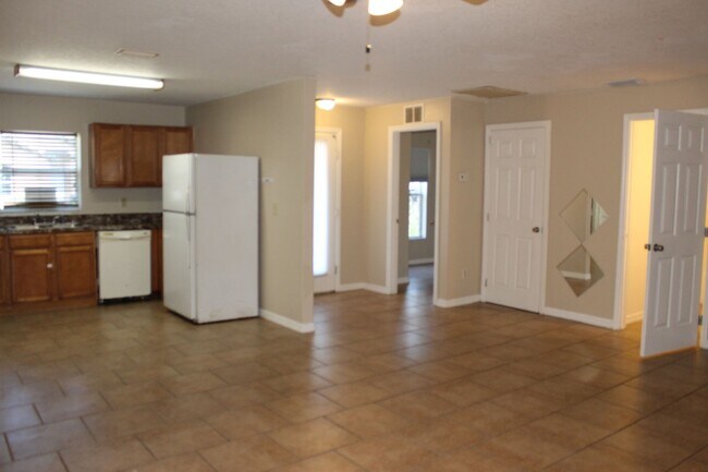 Building Photo - 3 bedroom home with partial fenced yard