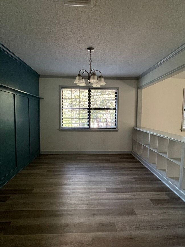 Building Photo - 185 Hickory Tree Ln
