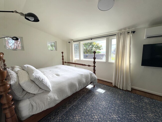 Building Photo - 2256 W Viewmont Wy W