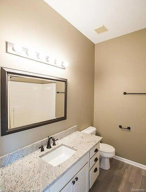 Building Photo - 76 W Bethune St