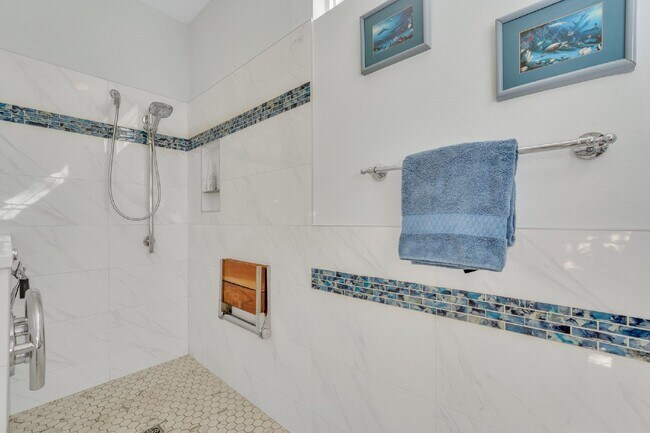 Building Photo - "Spacious Golf and Lagoon View 2 Bed, 2 Bath Rental Home in Sun City!