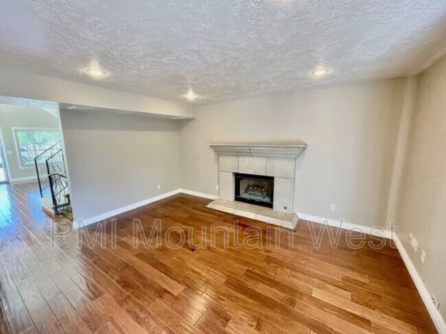 Building Photo - 499 N 200 W