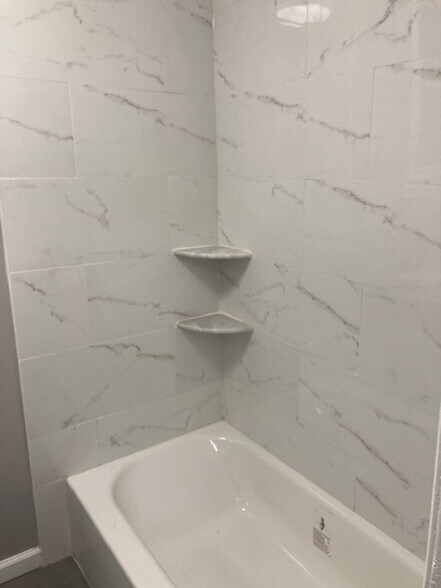 bathroom - 14 Chapman St