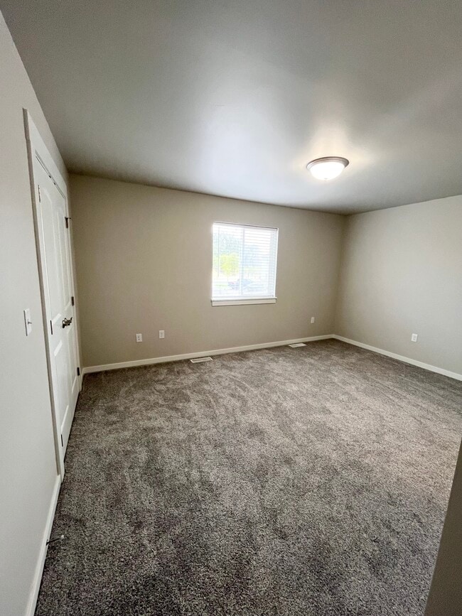 Building Photo - 2015 Lawrence Ln