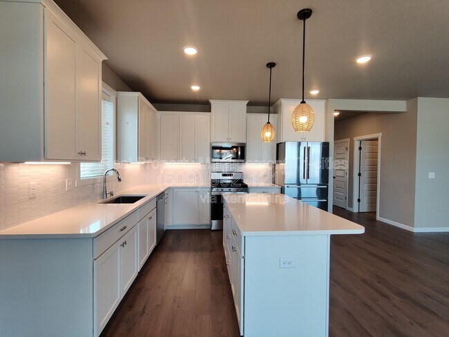 Building Photo - 8304 Gardner St