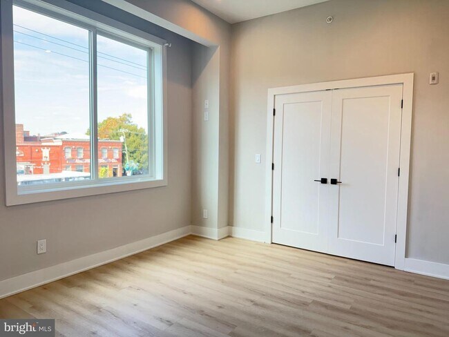 Building Photo - 2421 Frankford Ave